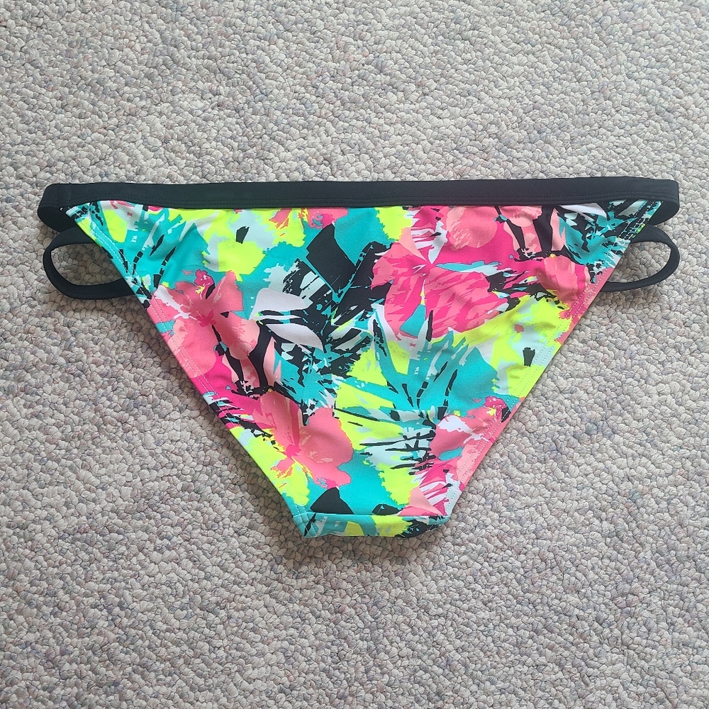 Nwt. Xhilaration bikini bottom. Xl.